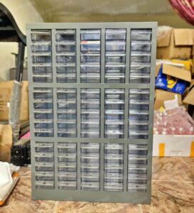 Tủ đựng linh kiện máy điện thoại