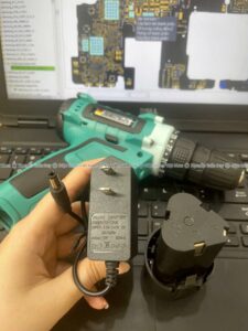 Máy khoan cầm tay đa chức năng